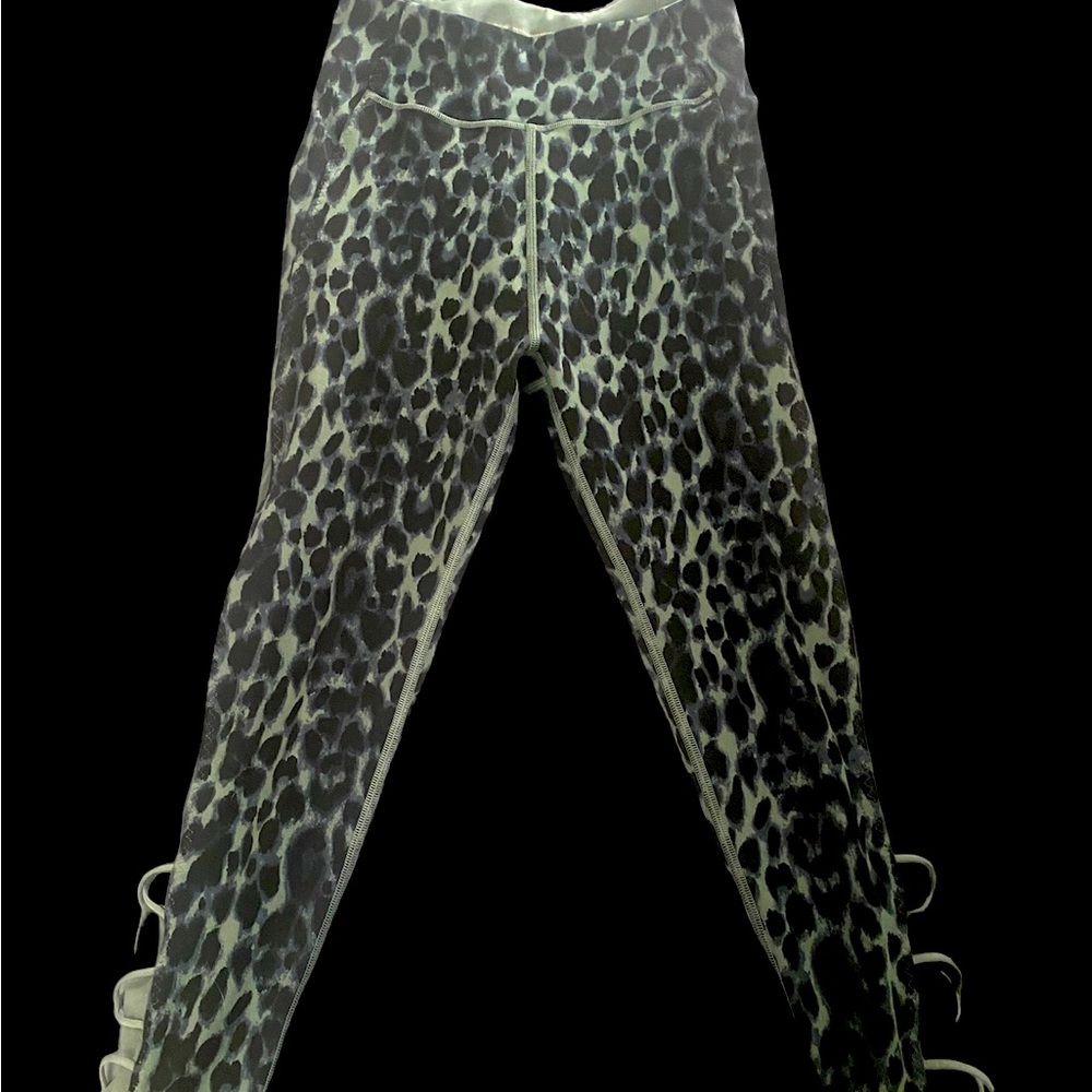 Victoria Secrets camo leggings